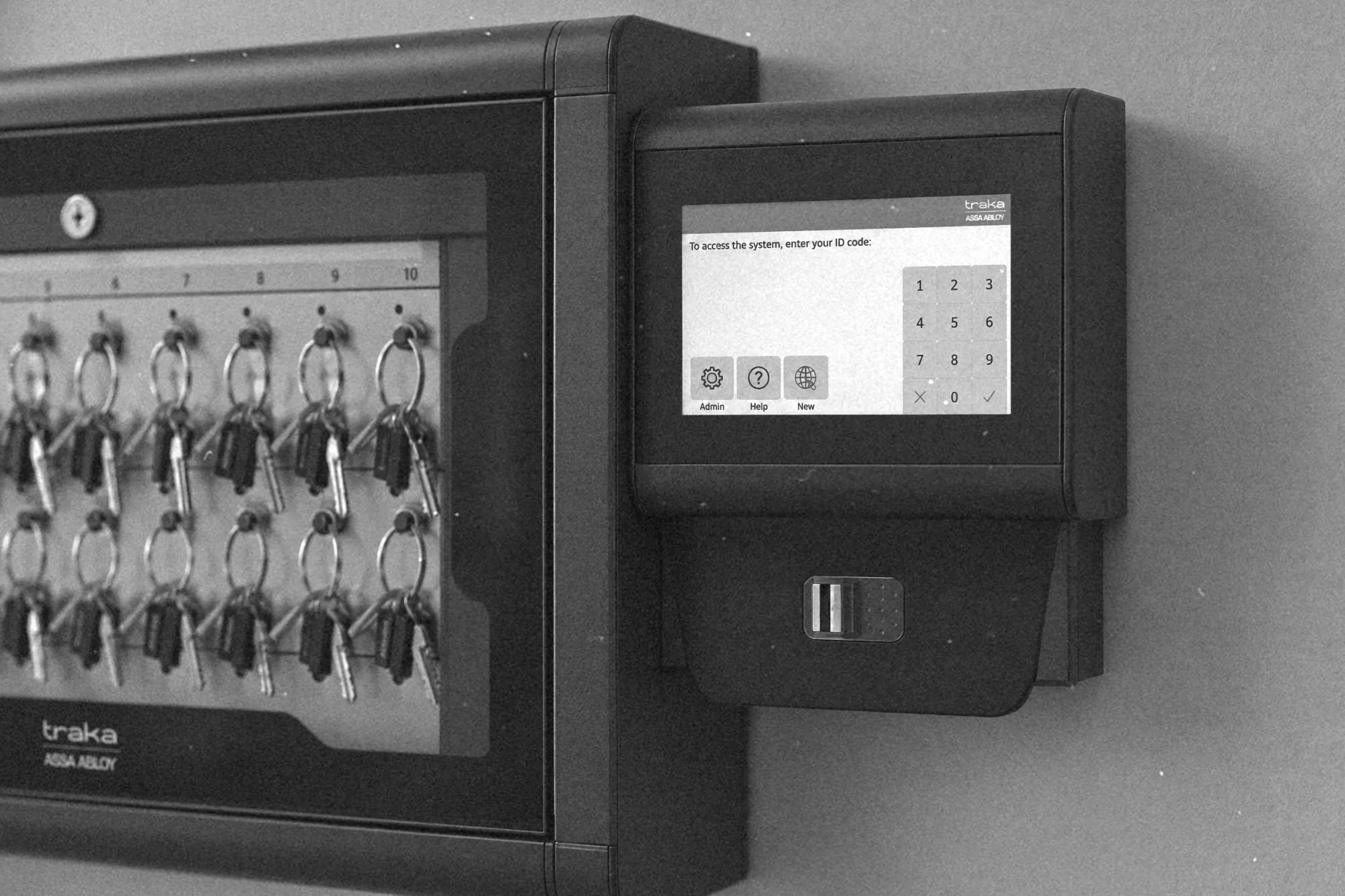 Ekran dotykowy depozytora kluczy Traka Touch z listą dostępnych kluczy